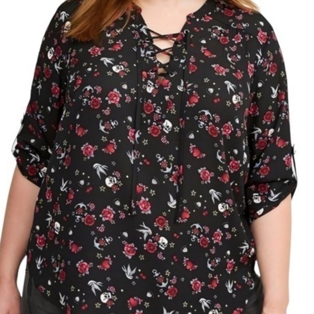 Torrid Black Floral Skull Harper Top Size 3 Anchors & Roses